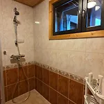 شاليه Lakeside Hideaway