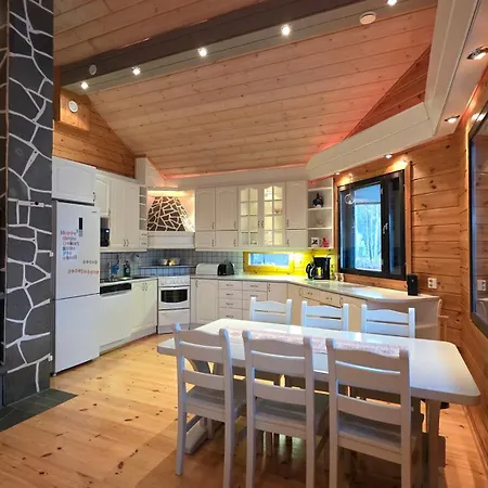 Σαλέ Lakeside Hideaway