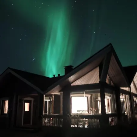 Chalet Lakeside Hideaway